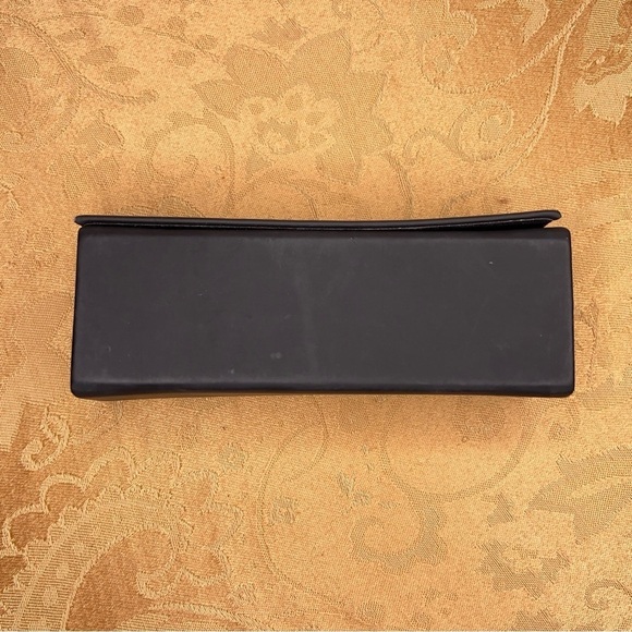 BLACK VERA WANG HARD SHELL EYEGLASS CASE VELOUR LINED CLASSIC - Picture 3 of 9